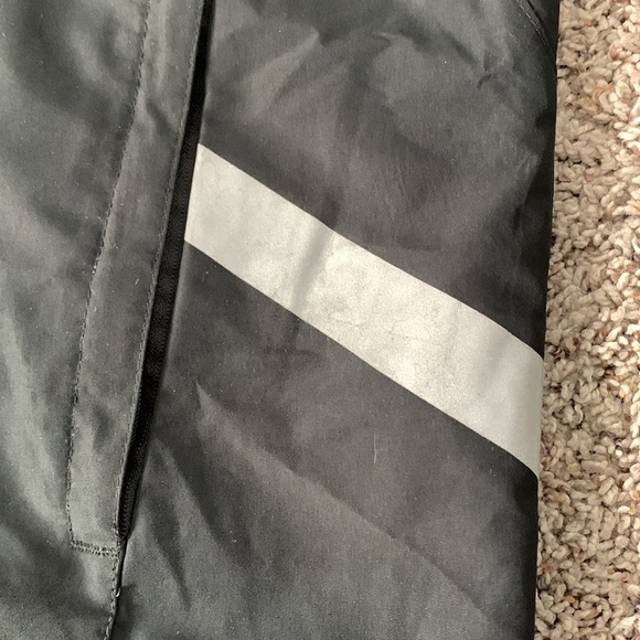 Running Room Run Team Canada Jacket - Picture 5 of 14